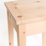 Hocker aus Arvenholz Sitzfläche